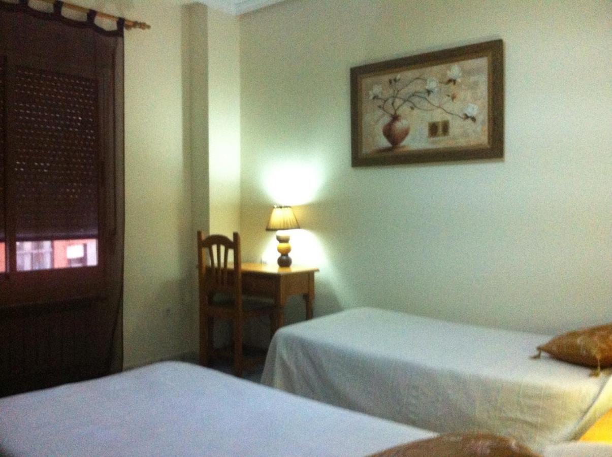 Hostal Neptuno Caceres Room photo